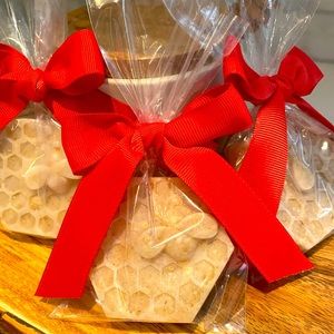 Honey bee soap bars!!🐝